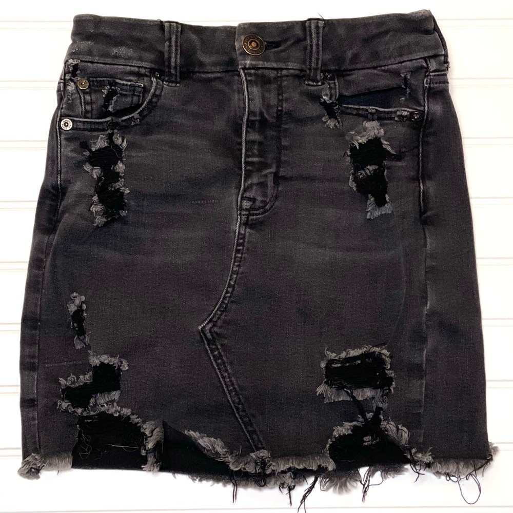 American Eagle Women’s Solid Black Distressed Modern Frayed Hem Mini Skirt